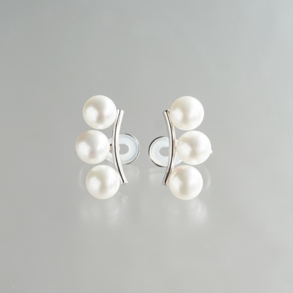 パール３連イヤリング