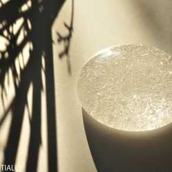 無色透明ガラスのインテリアオブジェ -「いる・ある・きえる」● 直径約7cm 3枚目の画像