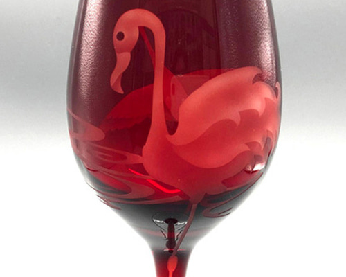 赤い海馬装飾グラス 足の長いワイングラスに足のなが〜いフラミンゴです。 ワイングラス