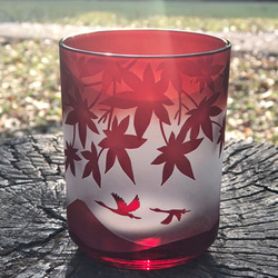 あざやかな紅葉（楓）優雅に飛び立つ白鳥の姿と富士山 2枚目の画像