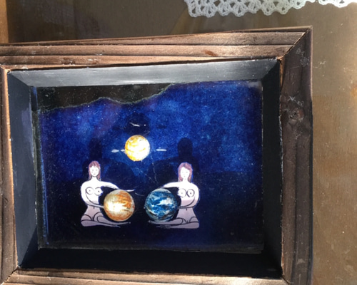 アクリル板に収まる額　現代アート作品 small