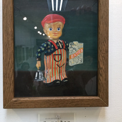 F3号スーパーリアリズム絵画 NEWS BOY 手作り額付き