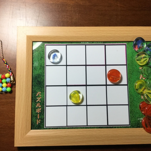 グリモリア　ボードゲーム　ジャンク品になります 発想力脳トレ おはじきクリプト ボードゲーム白 完成品 自動作問