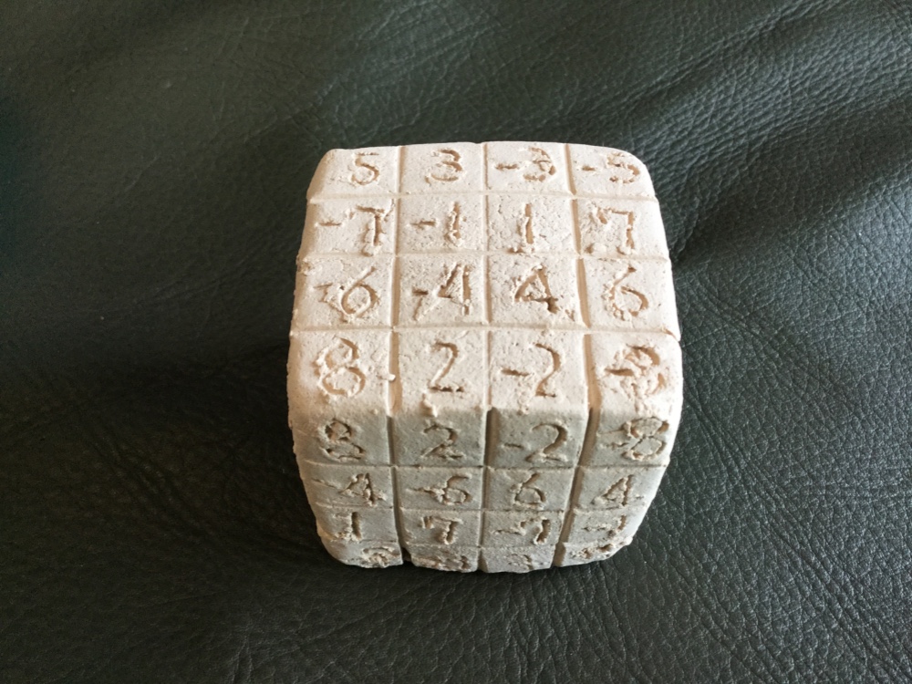 立体魔方陣 「零和」縄文土鈴   ６面全てが魔方陣 縦横対角線の４つの数字の和が零