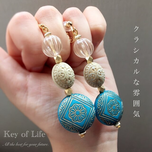 アンティークビーズと緑のシックな大人ピアス （ヴィンテージ・チェコ  