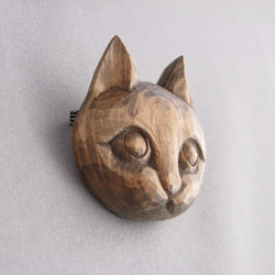木彫り　猫ブローチ 1707 3枚目の画像