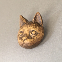 木彫り　よそ見してる猫ブローチ 1729 4枚目の画像