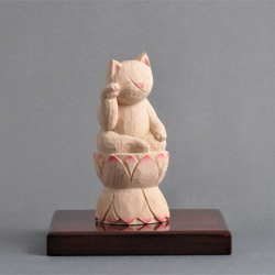 木彫りのまねき猫　淡彩色　猫仏さま　仏像ねこシリーズ 2枚目の画像