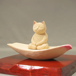 木彫りの蓮弁にのった座禅猫　淡彩色　猫仏さま　仏像ねこシリーズ　2 2枚目の画像