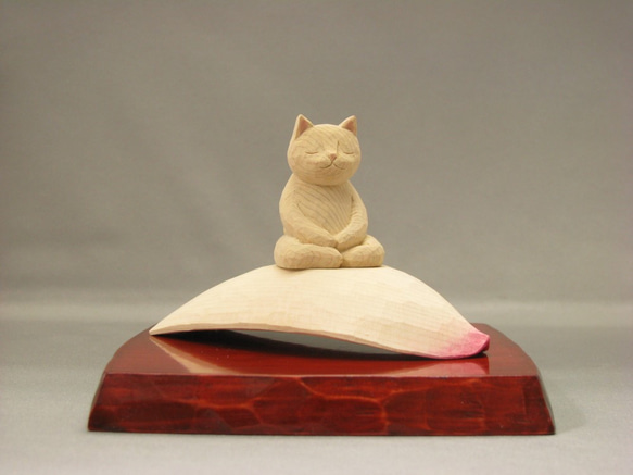 木彫りの蓮弁にのった座禅猫　淡彩色　猫仏さま　仏像ねこシリーズ　2 4枚目の画像
