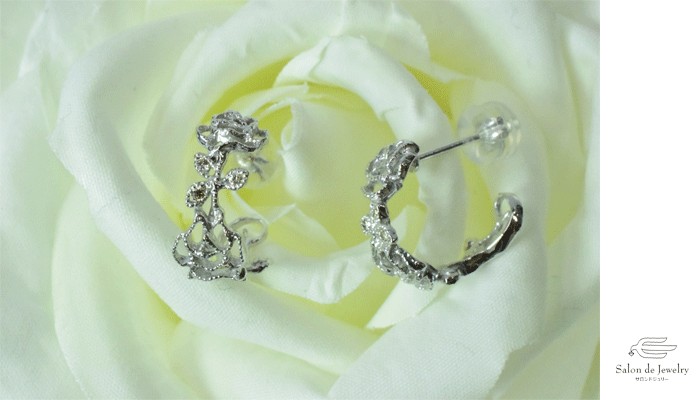 K18WG ダイヤモンド薔薇フープピアス　82071-310