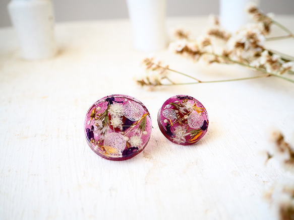 ドライフラワー・レジンピアス(PLUM) ピアス（スタッド・一粒
