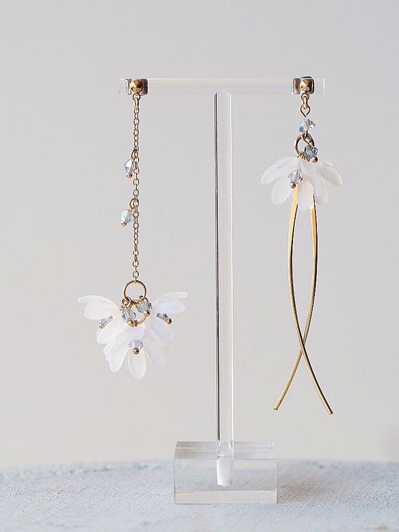 フロストフラワー・アシンメトリーピアス(イヤリング) ピアス（フック 