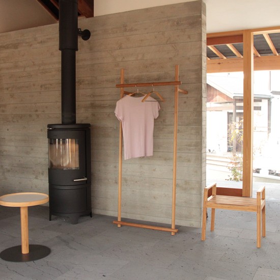 収納力抜群なのにスリムなコートハンガー