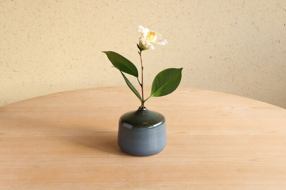 終売】【一点もの】つるりと青い備前焼の一輪挿し 一輪挿し・花瓶 