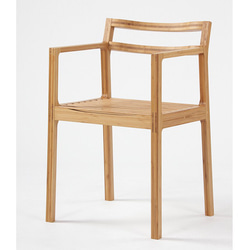 【グッドデザイン賞】竹素材でしなる座り心地の良いダイニングチェア（肘付き）【椅子】 1枚目の画像