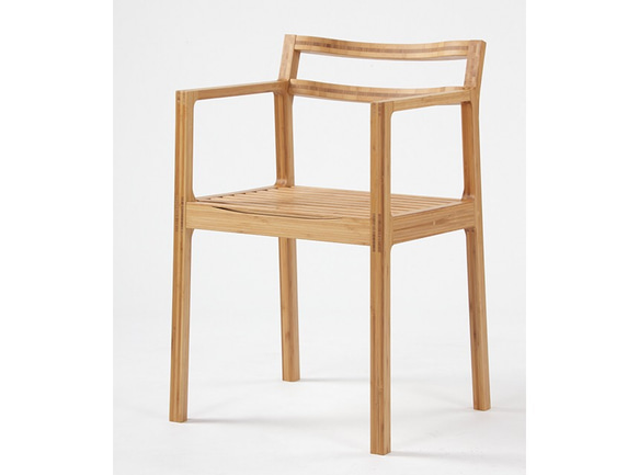【グッドデザイン賞】竹素材でしなる座り心地の良いダイニングチェア（肘付き）【椅子】 1枚目の画像