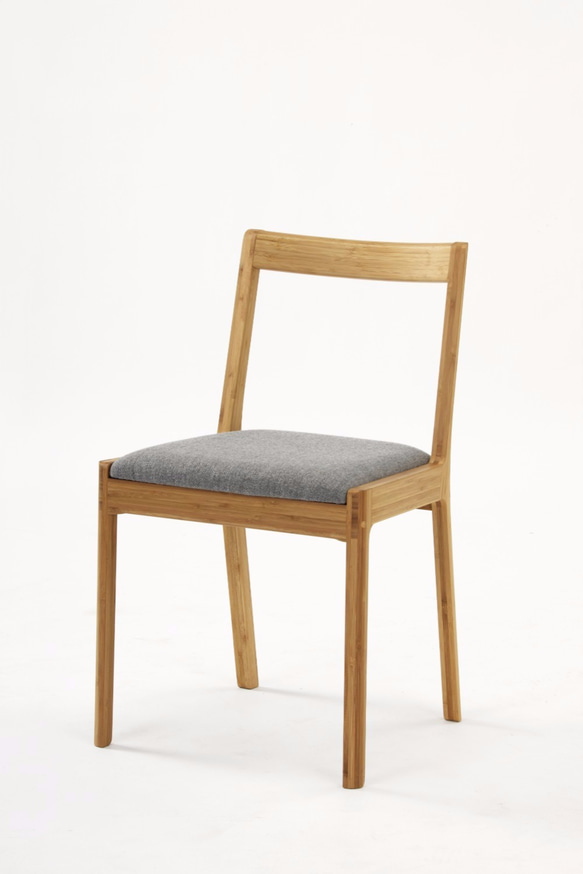 軽くてコンパクトなダイニングチェア【一点ずつ手仕上げ】 椅子