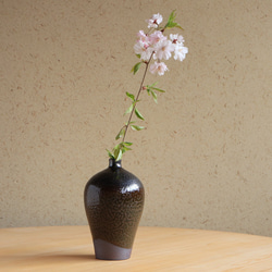 【一点もの】丸みをおびた備前焼の花瓶 1枚目の画像