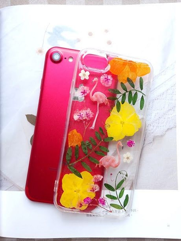 Anny's workshop手作押花手機保護殼，適用型號 iPhone 7, iPhone 8，夏日Flamingos 第4張的照片