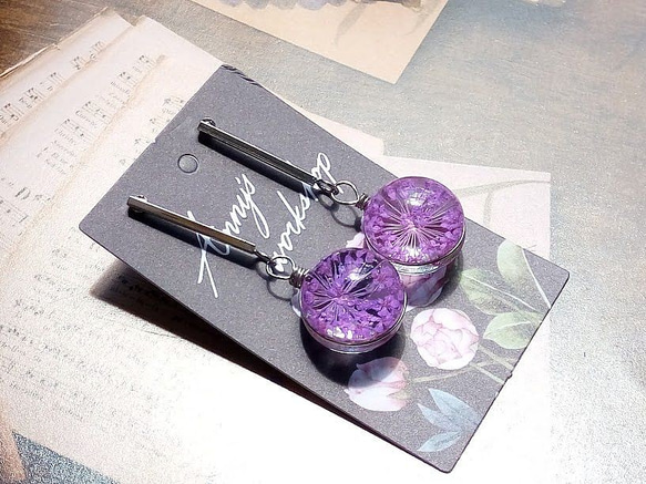 Annysワークショップ、花のイヤリング、紫のレースのイヤリングによる幸せな仕事 2枚目の画像