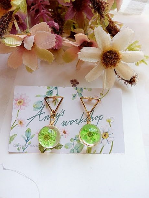 Annysワークショップの幸せな手作り、エンボスイヤリング、新鮮な緑の花のイヤリング 3枚目の画像