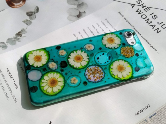 Anny's workshop押花手機殼，適用於Apple iPhone 7/ 8，色彩與花 第4張的照片