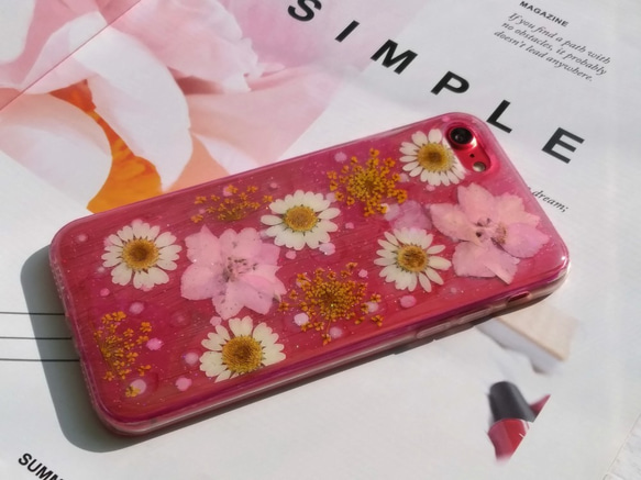 手作押花手機保護殼，適用於Apple iPhone 7/ 8，色彩與花，粉色 第4張的照片
