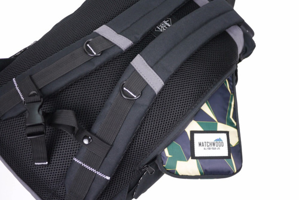 Matchwood Apollo 防水筆電後背包 書包 旅行包 17吋筆電保護夾層 黑灰限量款 第6張的照片