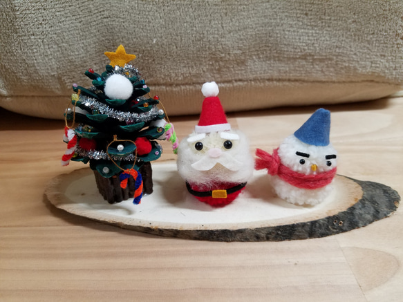 ミニクリスマスツリー☆とサンタと雪だるま 1枚目の画像