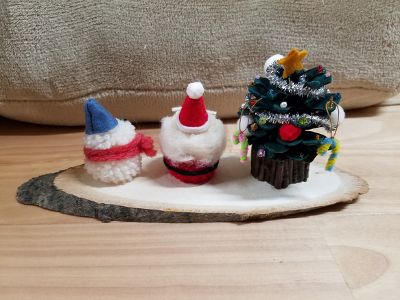 ミニクリスマスツリー☆とサンタと雪だるま 2枚目の画像