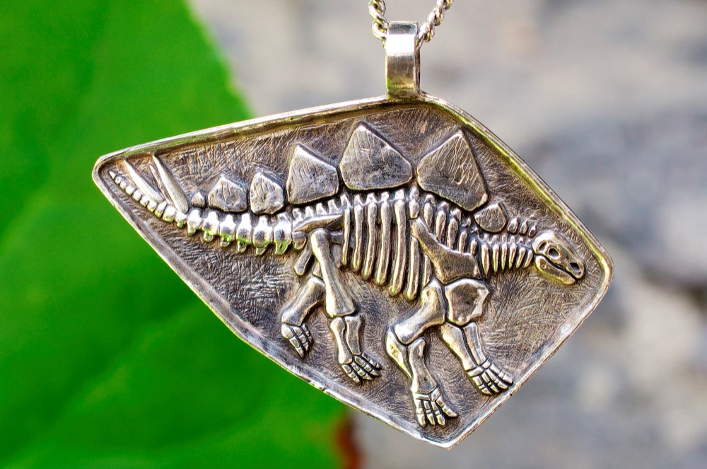 Sv 恐竜シリーズ『No-3』　ステゴサウルス全身骨格　ペンダントネックレス