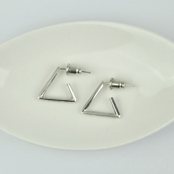 Sterling Silver Triangle Stud Earrings 3枚目の画像