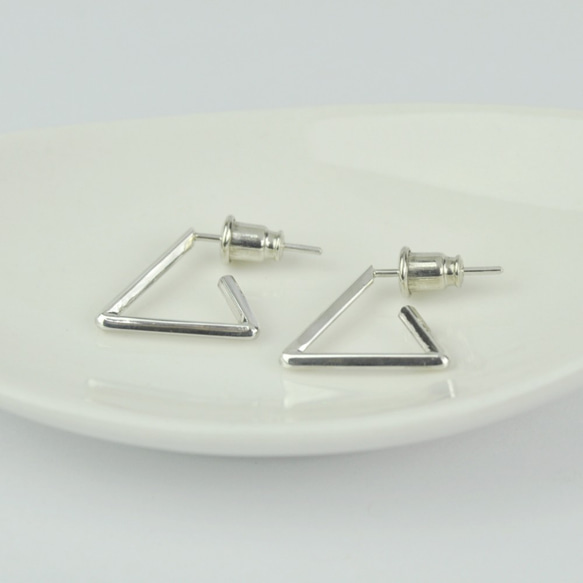 Sterling Silver Triangle Stud Earrings 4枚目の画像