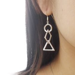 Sterling Silver Geometric Interlocking Earrings 2枚目の画像