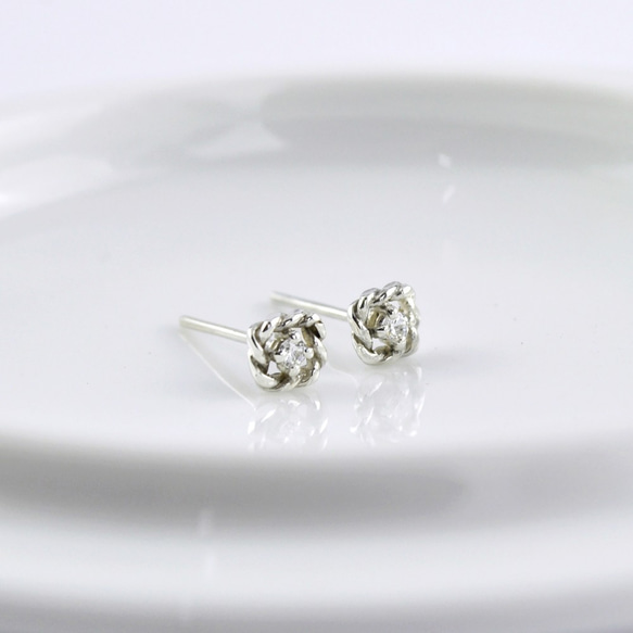 Sterling Silver Twisted Square Frame Earrings with CZ 3枚目の画像