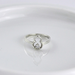 Sterling Silver Gourd Pinky Ring with CZ diamond 1枚目の画像