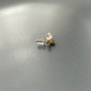 【14金GF】ペリドットストーン スタッズピアス