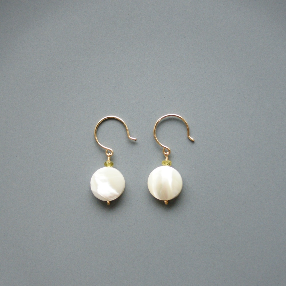 【14金GF】イエロートパー×ホワイトシェルピアス・イヤリン