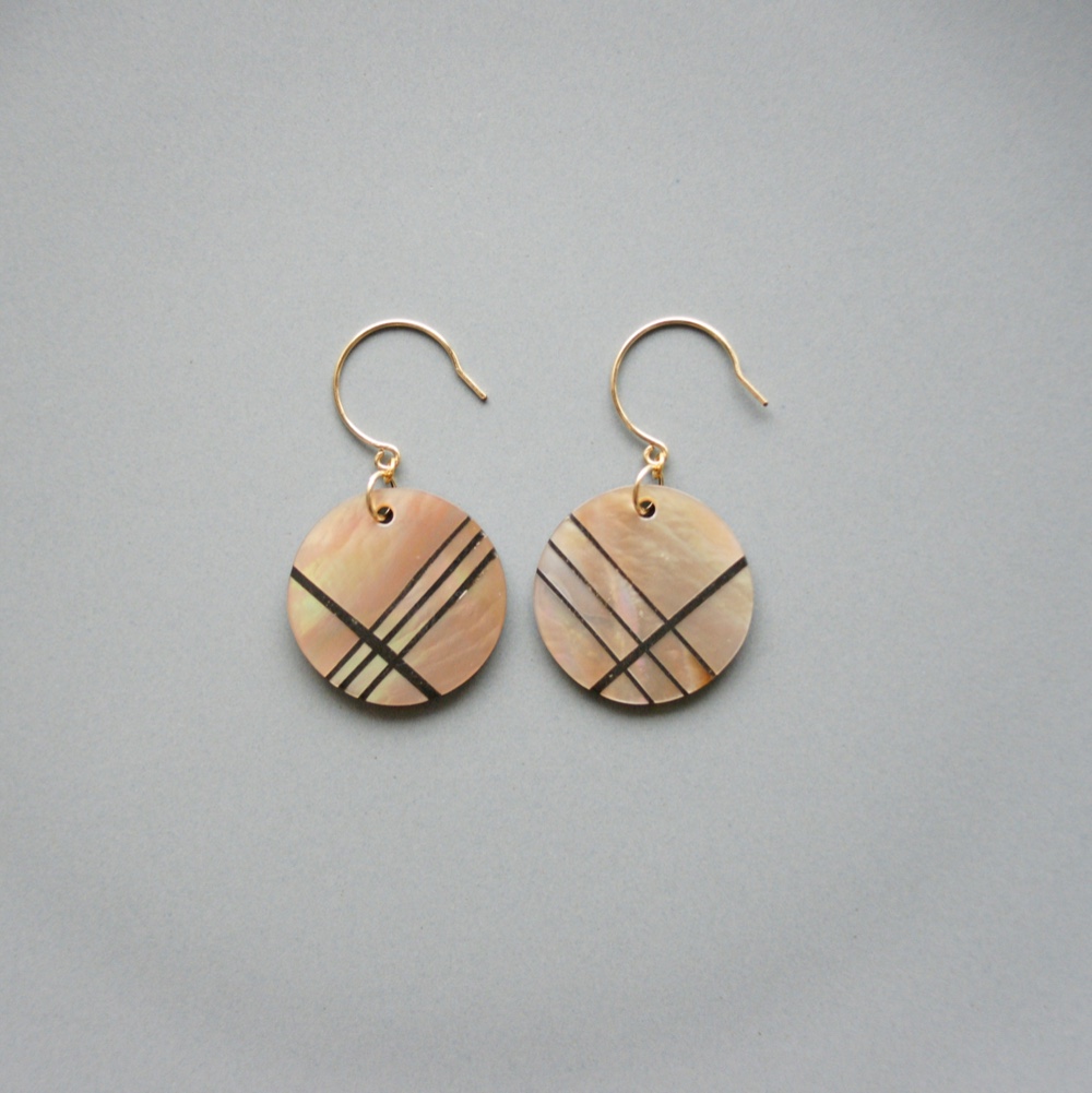 【14金GF】ラインホワイトシェルピアス・イヤリング PK