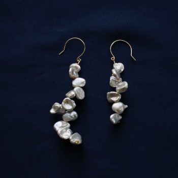 【14金GF】ケシパール アシンメトリーピアス・イヤリング グレー（GY）