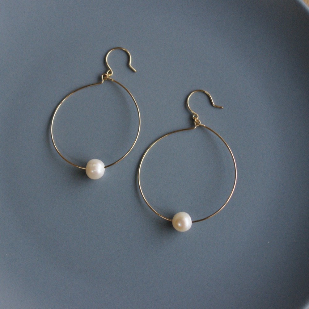 【14金GF】 シンプルフープ フックピアス・イヤリング (パールホワイト)