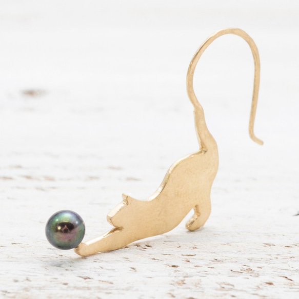 珍珠球戲貓耳環A（一隻耳朵） 第3張的照片