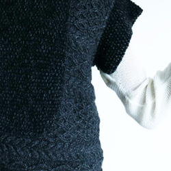 Romana Vest 雙色手工交叉編織羊毛背心 第5張的照片