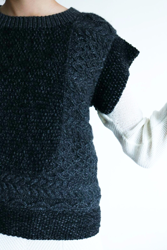 Romana Vest 雙色手工交叉編織羊毛背心 第5張的照片