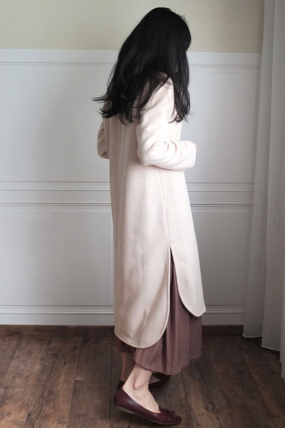VOCAL COAT  米白色極簡主義高低剪裁羊毛大衣(5%喀什米爾羊毛) 第2張的照片