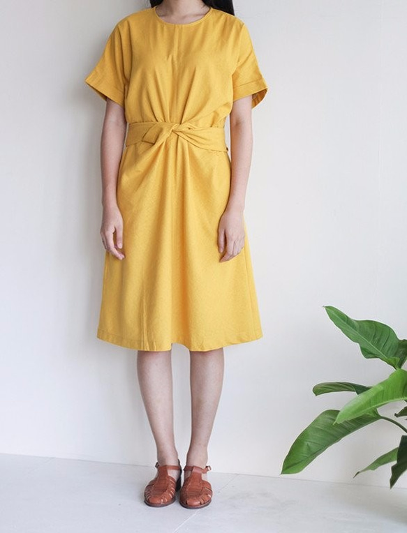 LIMONADE DRESS 萊姆黃亞麻及膝前綁帶洋裝 第2張的照片