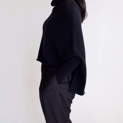 Volume Sweater 黑色半高領喀什米爾羊毛衣(可訂做其他顏色) 第1張的照片