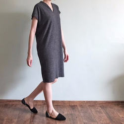 Nolita Dress 現代和服碳灰輪廓直線紋洋裝 第1張的照片