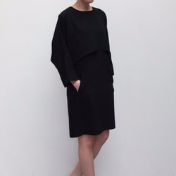 DEVONS DRESS  黑色空間感雙層次裝飾排扣和服袖洋裝 第1張的照片